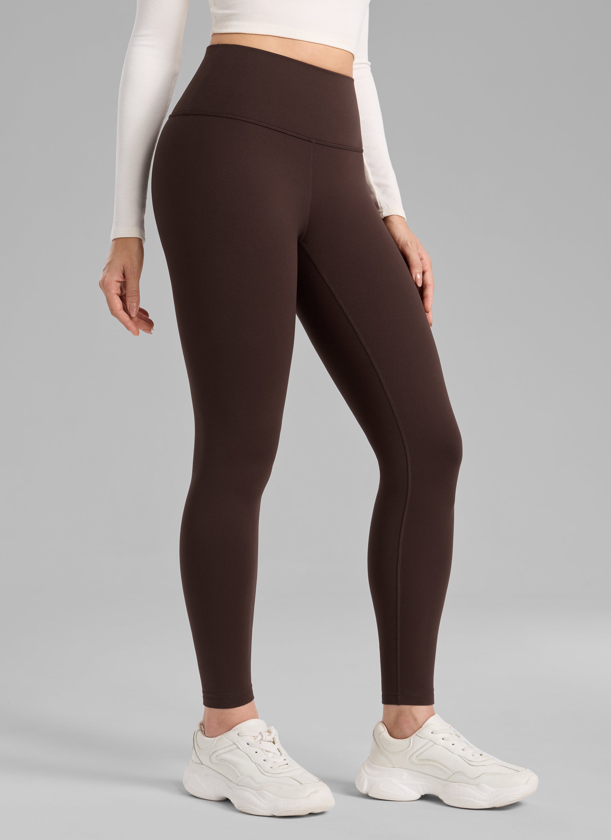 CRZ YOGA Women's Fleece Lined Casual High Rise Legging 28'' Hot Fudge Brown @model_info:Bruna