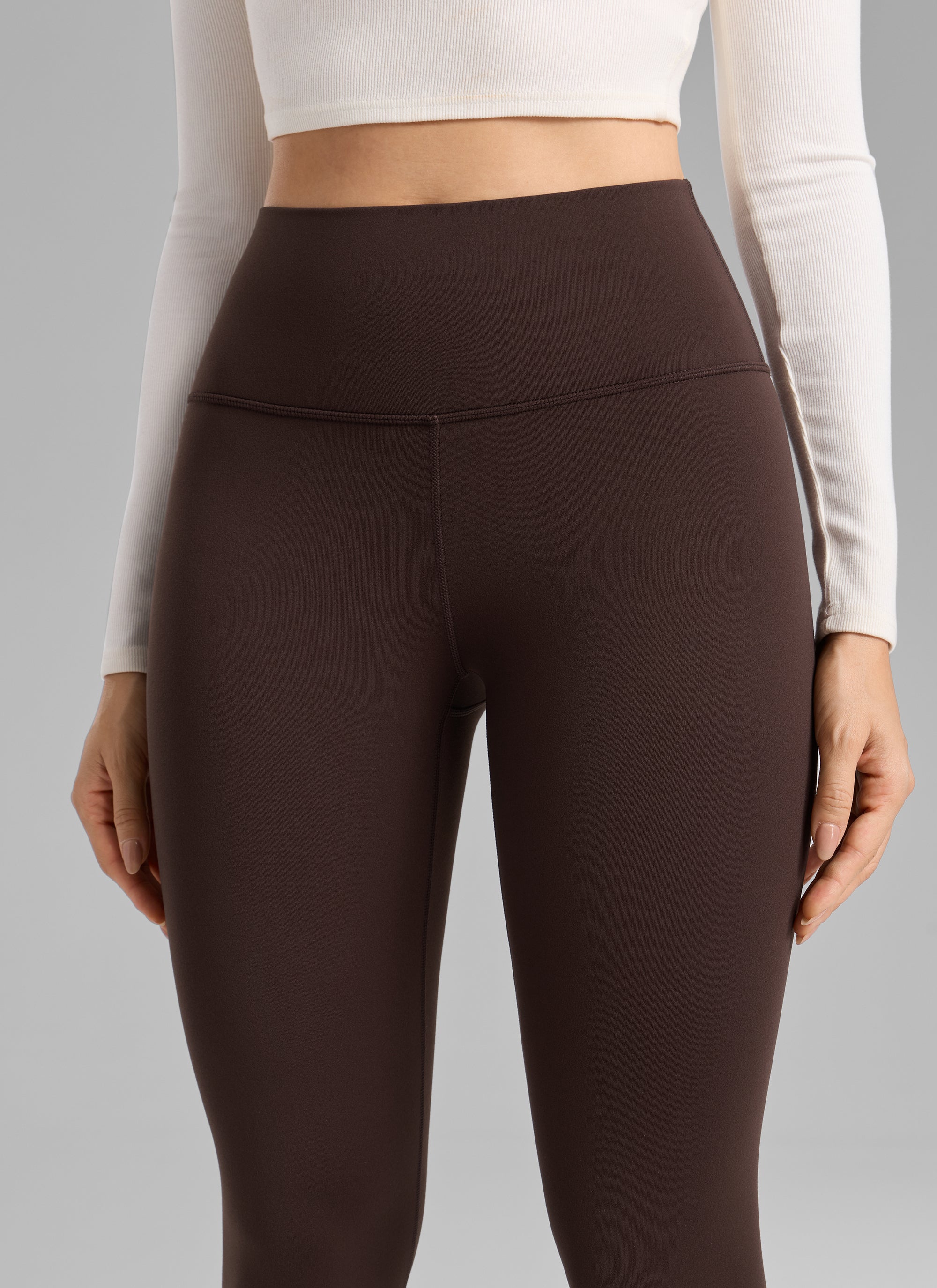 CRZ YOGA Women's Fleece Lined Casual High Rise Legging 28'' Hot Fudge Brown @model_info:Bruna