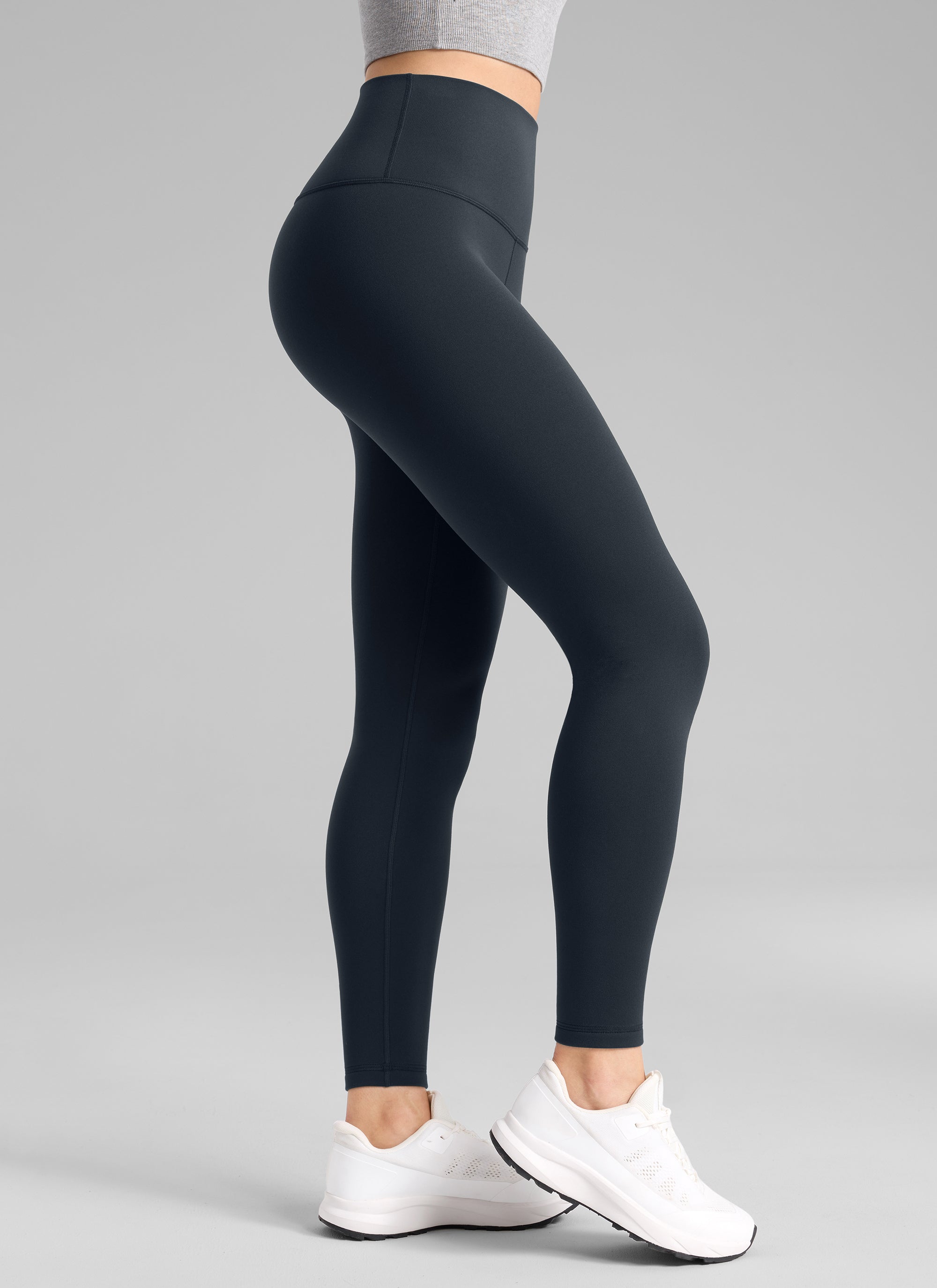 CRZ YOGA Women's Fleece Lined Casual High Rise Legging 28'' True Navy @model_info:Bruna