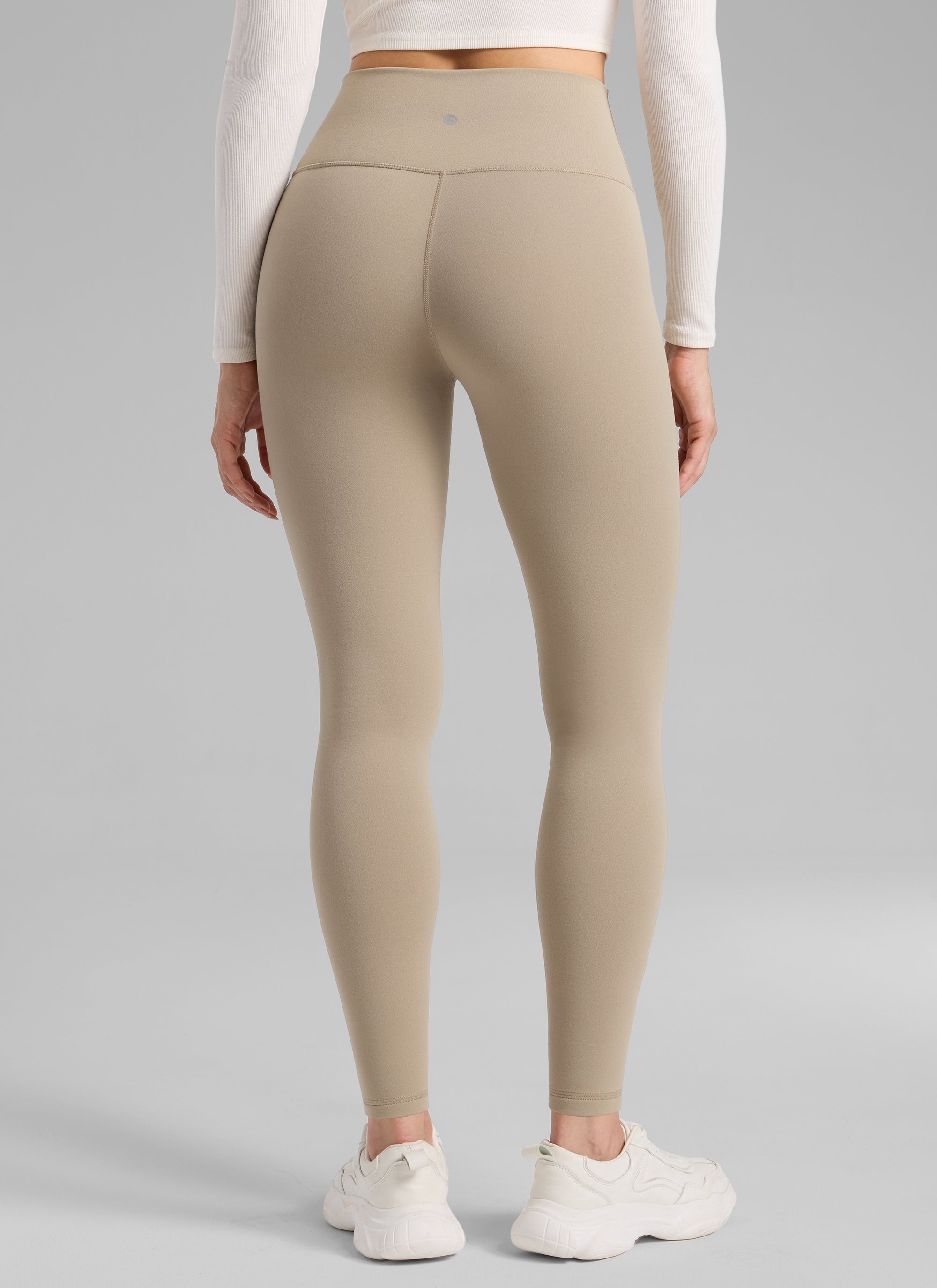 CRZ YOGA Women's Fleece Lined Casual High Rise Legging 28'' Oak @model_info:Bruna