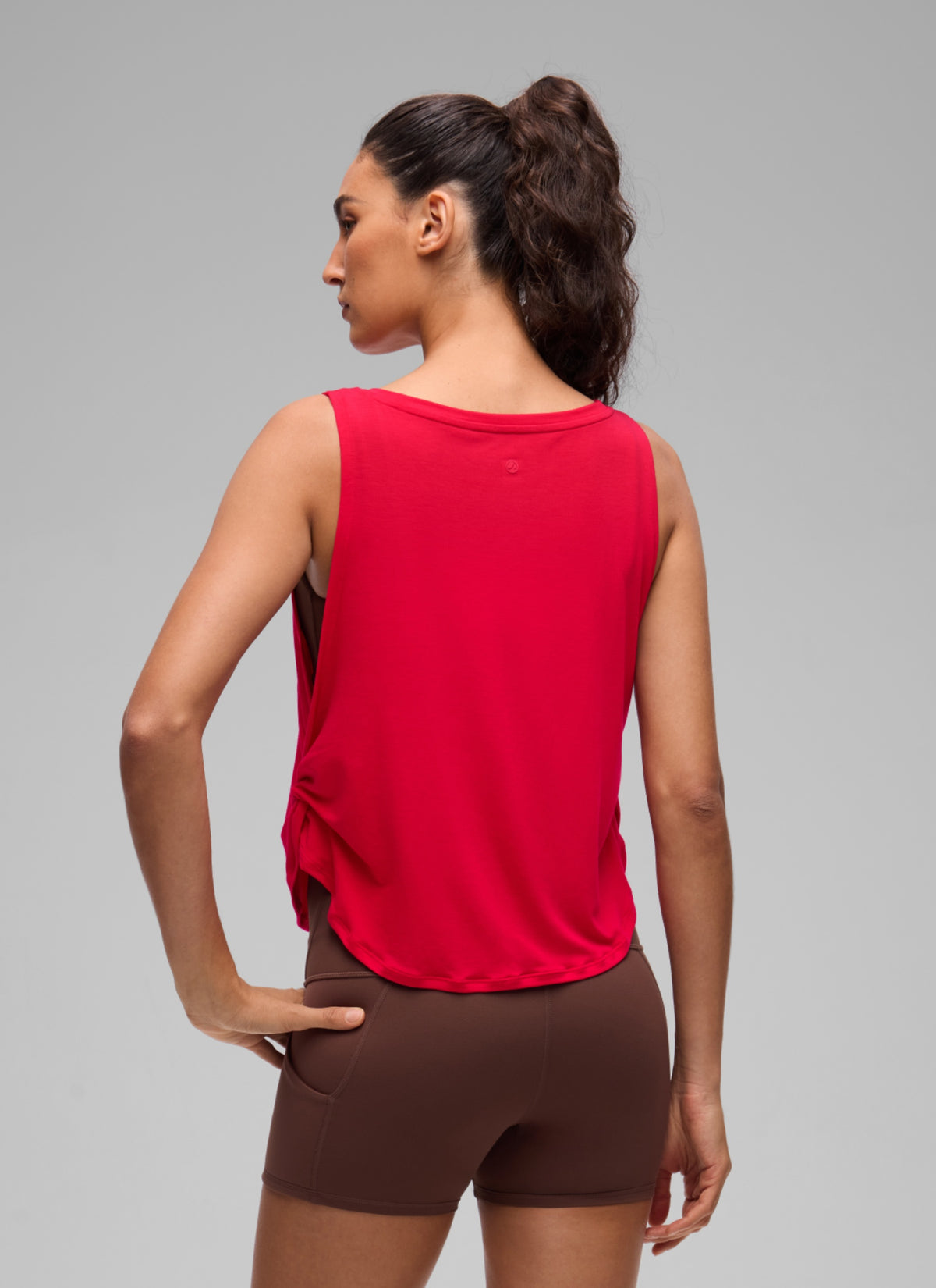 CRZ YOGA Women's Workout Quick Dry Crewneck Waist Length Relaxed Fit Tank Aurora Red @model_info:V