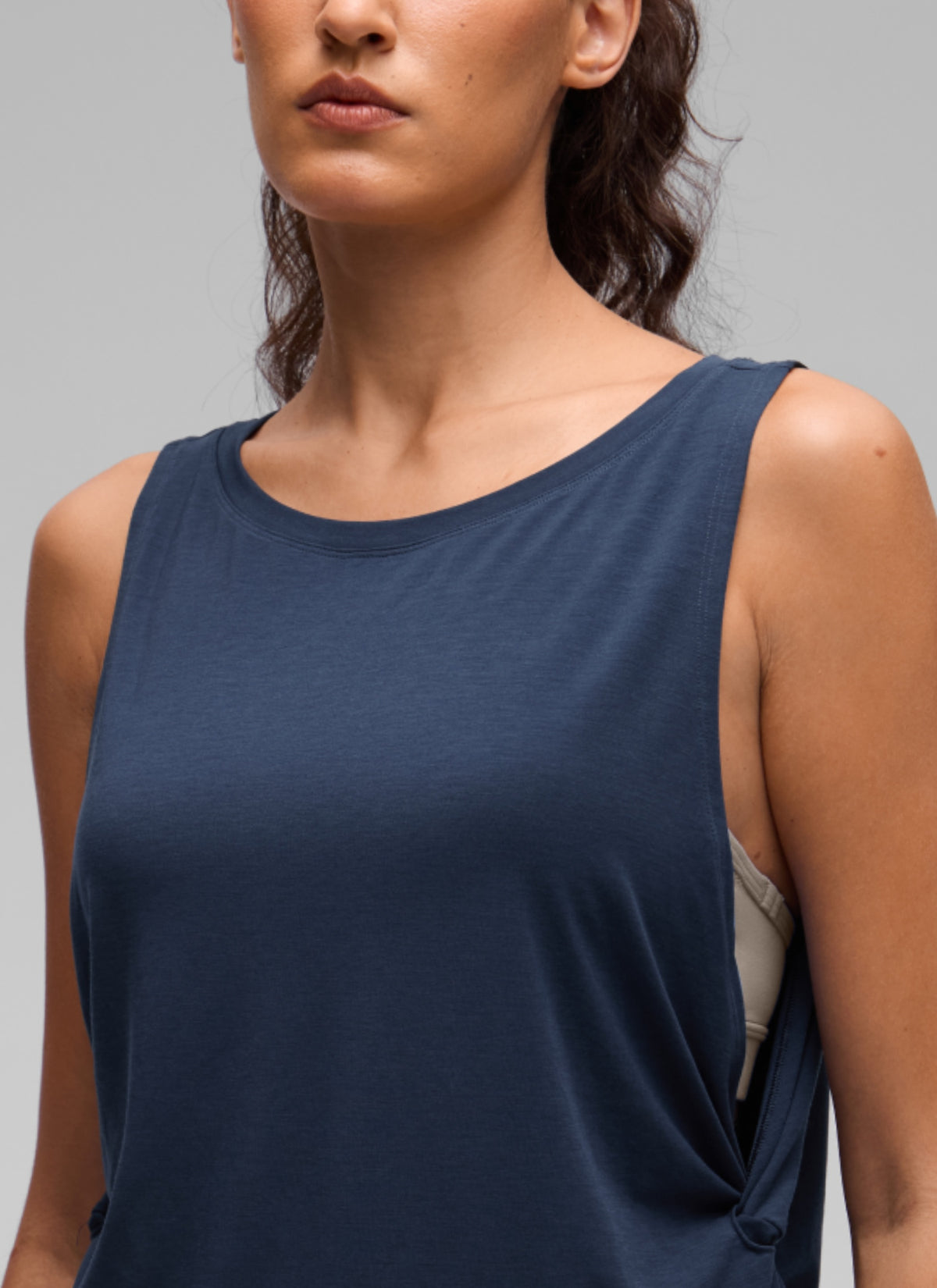 CRZ YOGA Women's Workout Quick Dry Crewneck Waist Length Relaxed Fit Tank Club Blue @model_info:V