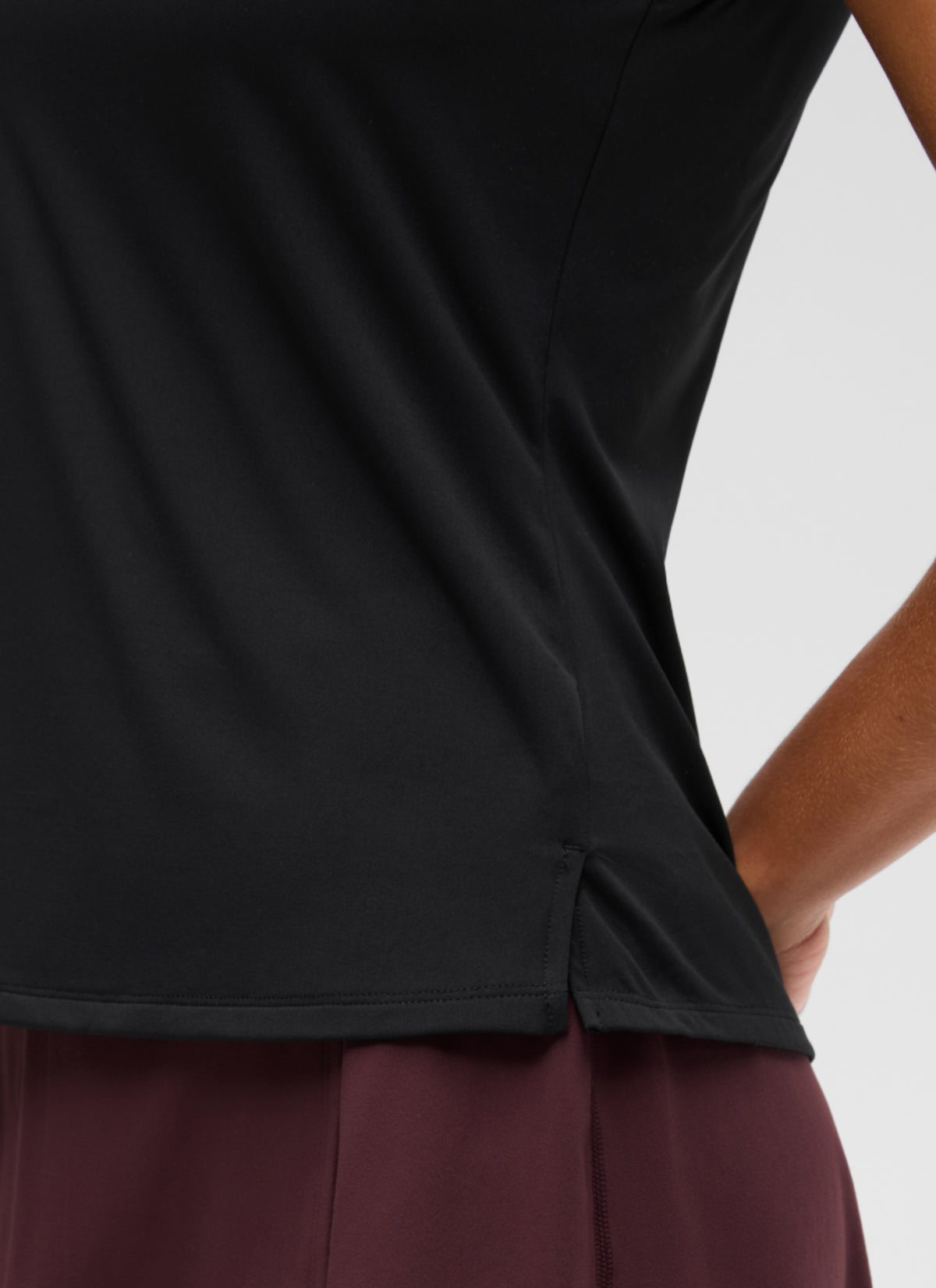 CRZ YOGA Women's Golf Tennis Hip Length Slim Fit Sleeveless Polo Black @model_info:J