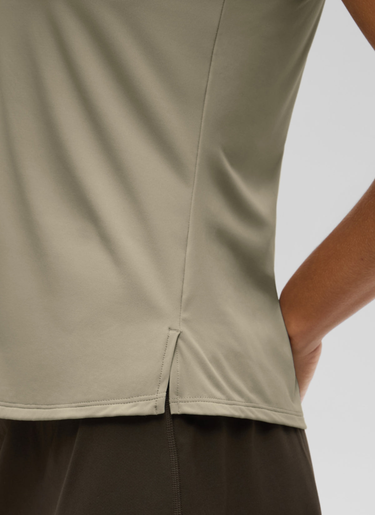 CRZ YOGA Women's Golf Tennis Hip Length Slim Fit Sleeveless Polo Warm Ash Grey @model_info:J