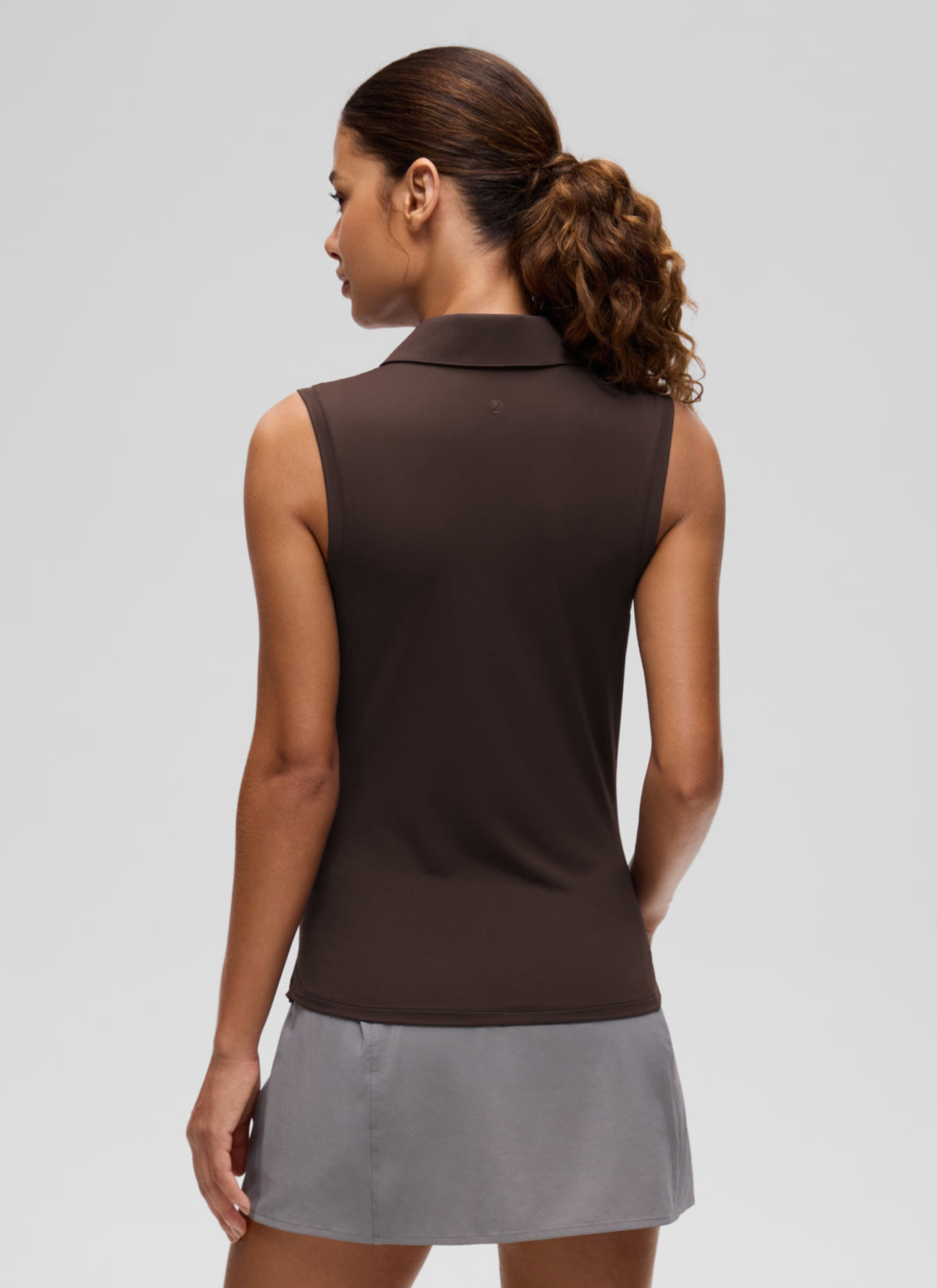 CRZ YOGA Women's Golf Tennis Hip Length Slim Fit Sleeveless Polo Hot Fudge Brown @model_info:J