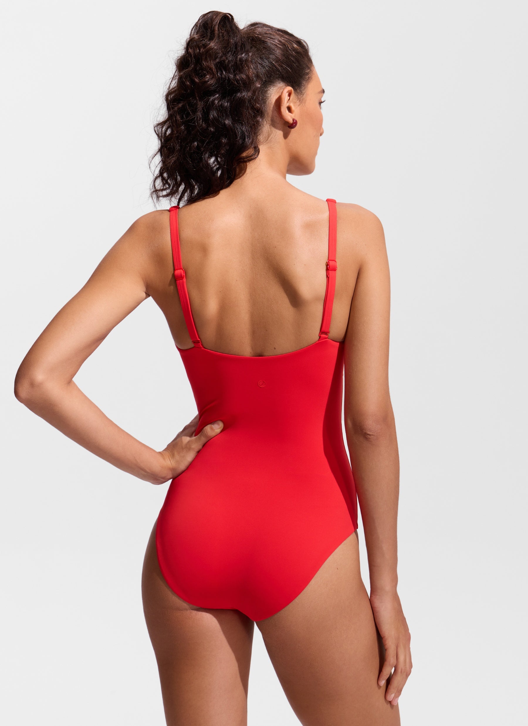 CRZ YOGA Women's Nexfeel Twist Cut Out One Piece Swimsuit Deep Red @model_info:V